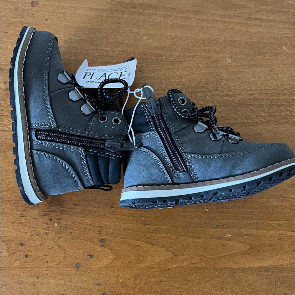 NWT The Children's Place Charcoal Grey Kids High Top Boots Size 5 Unisex